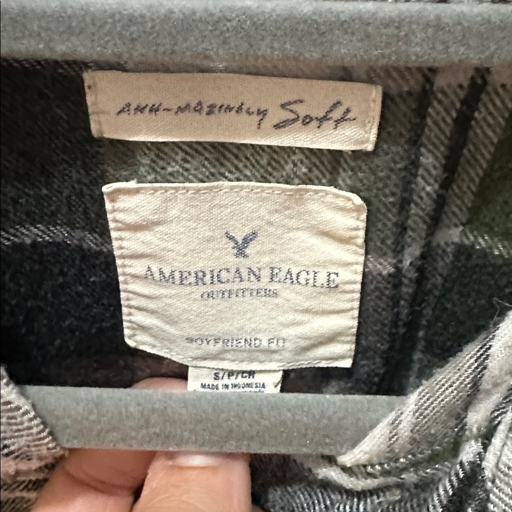 American Eagle Boyfriend Fit Flannel - Picture 2 of 4
